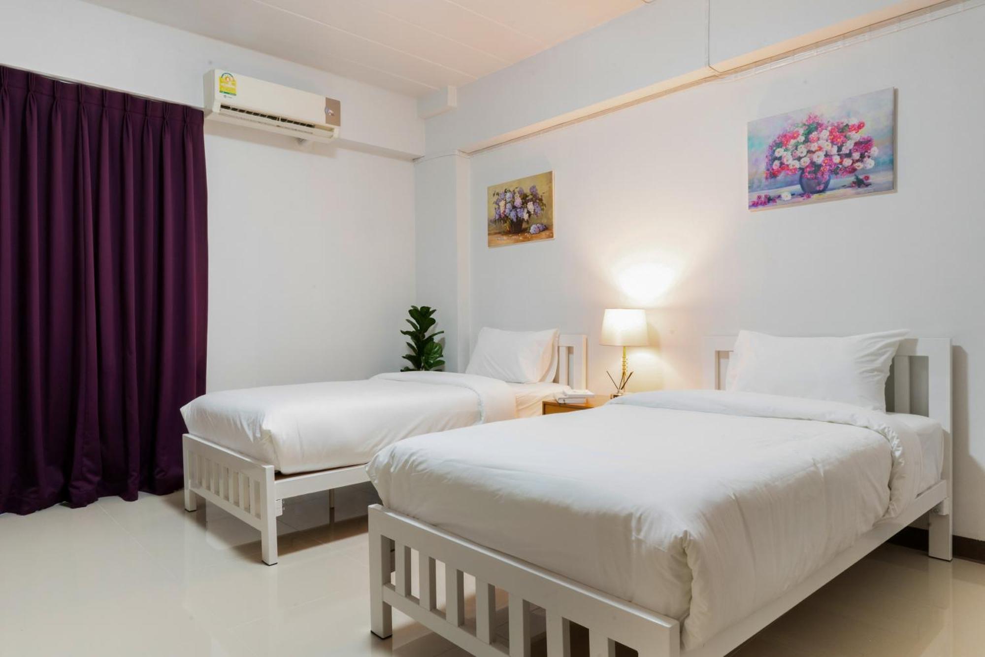 Nicha Residence Hotel Bangkok Exterior photo
